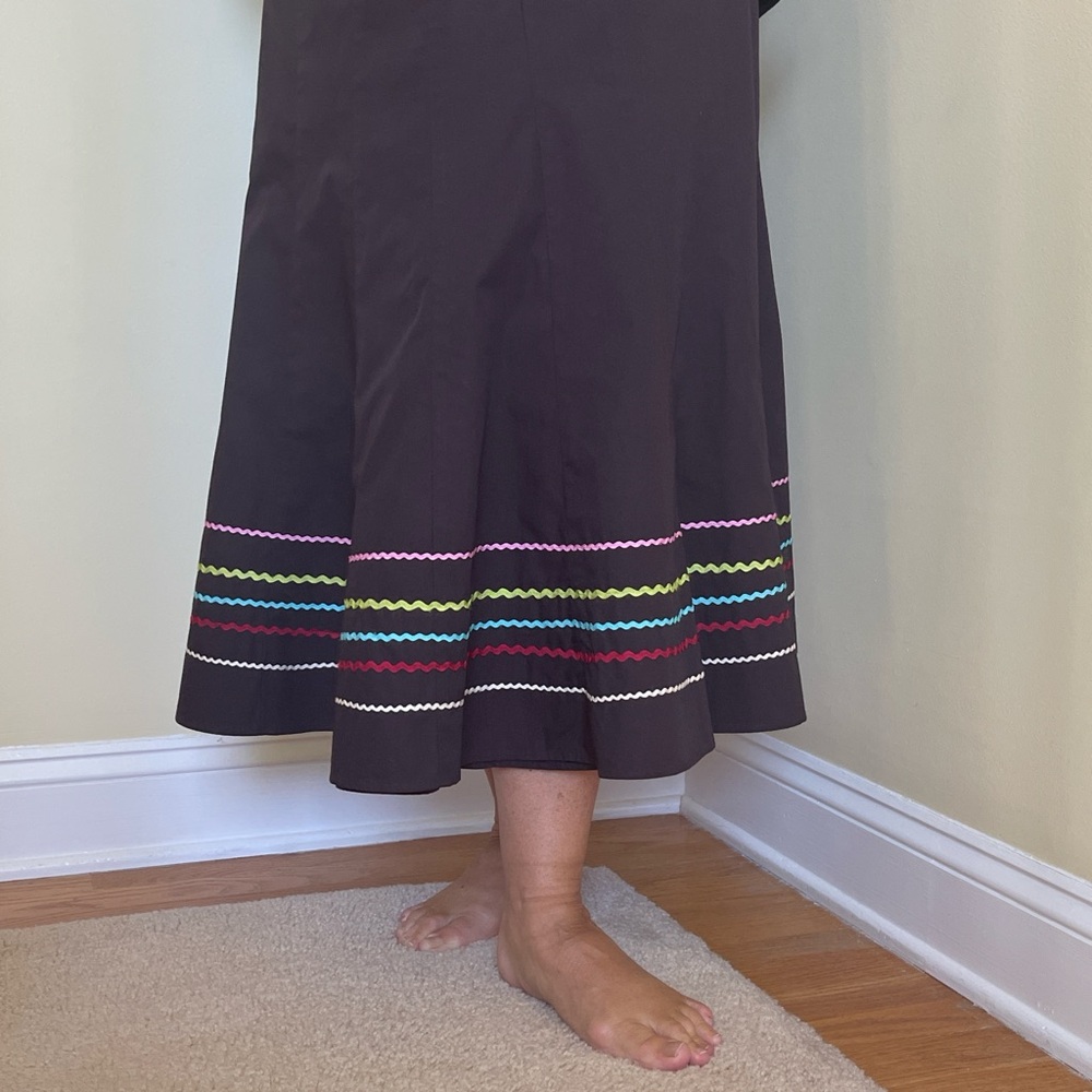 Sunny Leigh Boho Full Skirt 
Brown with embroidered hem
Size 14